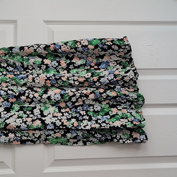 H&M Floral Skirt - Picture 7 of 11